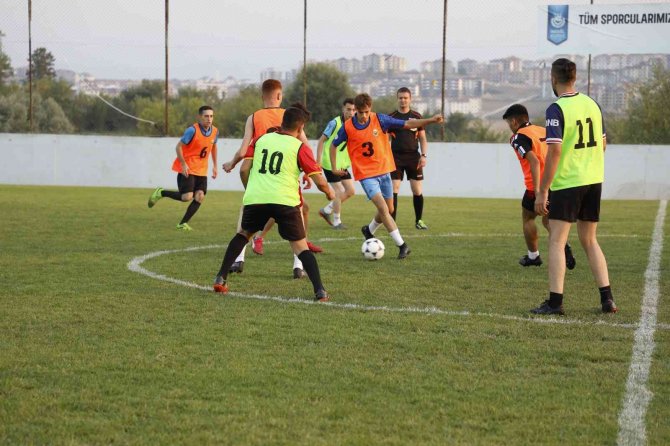 Gençlerin Futbol Şöleni Başladı