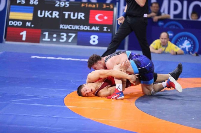 Korkutelili Küçüksolak, Güreşte Dünya 3.’sü Oldu
