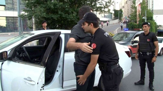 İ̇stanbul’da Çok Sayıda Polisin Katıldığı ‘Narkotik Dar Alan Uygulaması’ Yapıldı