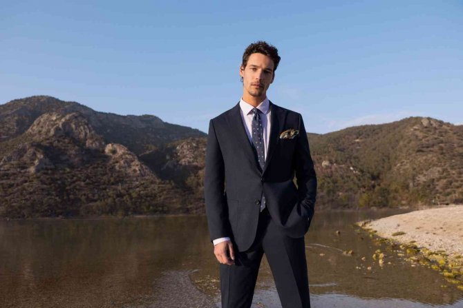 Kusursuz Detaylar İle Şekillenen Takım Elbiselerde Avantajlı Fiyatlar