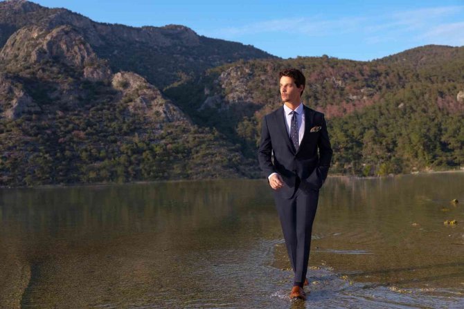 Kusursuz Detaylar İle Şekillenen Takım Elbiselerde Avantajlı Fiyatlar