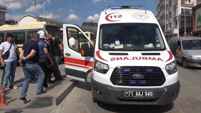 Dolmuştaki Kadının Koluna Yorgun Mermi İsabet Etti