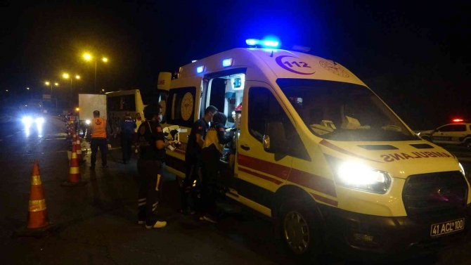 Tem’de Tır, Kamyon Ve Yolcu Otobüsü Kazaya Karıştı: 8 Yaralı