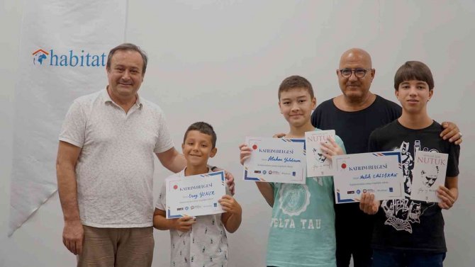 Kuşadası İ̇stasyon Topluluk Merkezi’nde Miniklerin Satranç Heyecanı