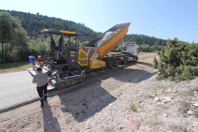 Kütahya İ̇l Özel İ̇daresi’nin Köy Yolları Yapım Çalışmaları