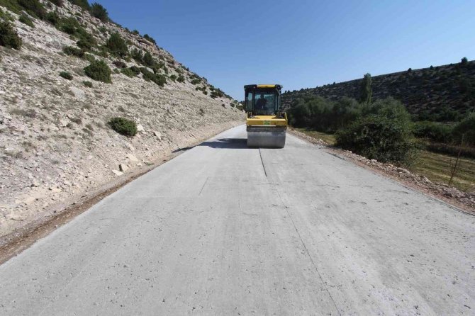 Kütahya İ̇l Özel İ̇daresi’nin Köy Yolları Yapım Çalışmaları