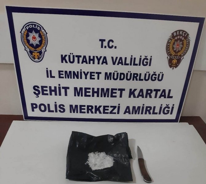 Kütahya’da 2 Kişinin Üzerinde Uyuşturucu Çıktı
