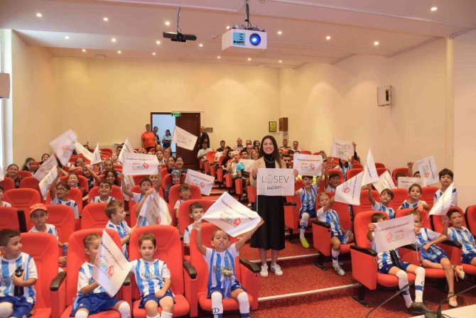 Anadolu Üniversitesi “Koşar Adım Lösev” Projesi İçin Koşacak