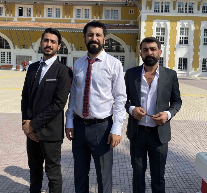 İ̇zinsiz Miting Yapılıyor Zanneden Polisten Film Setine Baskın