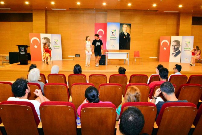 Manavgat Kent Tiyatrosu’ndan, ’İ̇ki Yakanın Hikayesi’