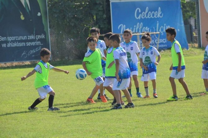 Yunusemre İle Futbolu Öğrendiler