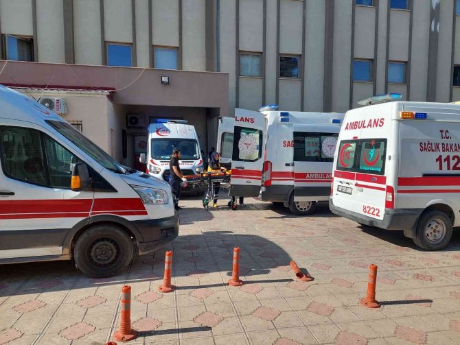 Otomobil Şarampole Yuvarlandı: 5 Yaralı