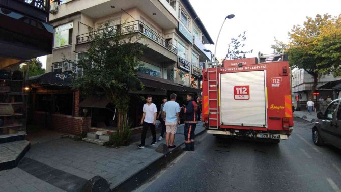 Kafenin Fritözü Alev Aldı, Ekipler Harekete Geçti