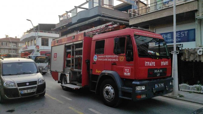 Kafenin Fritözü Alev Aldı, Ekipler Harekete Geçti