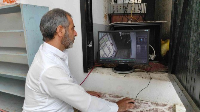 Asırlık Camide İhtiyaç Sahipleri İçin Toplanan Paraları İşte Böyle Çaldı