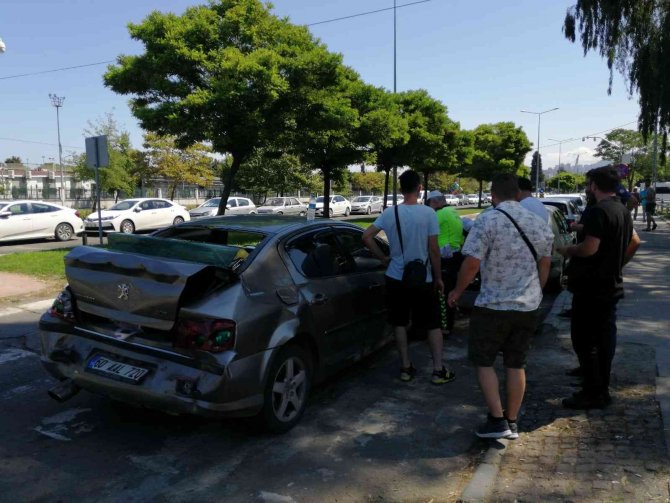 3 Aracın Karıştığı Zincirleme Trafik Kazası: 1 Yaralı