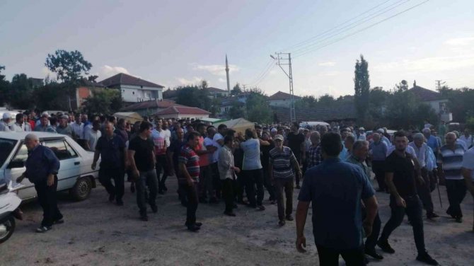 Drenaj Kuyusunda Zehirlenen 3 Kardeş Toprağa Verildi