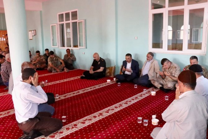 Siirt Valisi Hacıbektaşoğlu, Şehit Teğmen Ömer Bağra’nın Ailesine Taziye Ziyaretinde Bulundu