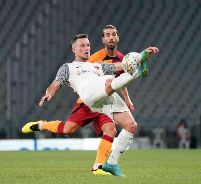 Spor Toto Süper Lig: Ümraniyespor: 0 - Galatasaray: 0 (İ̇lk Yarı)