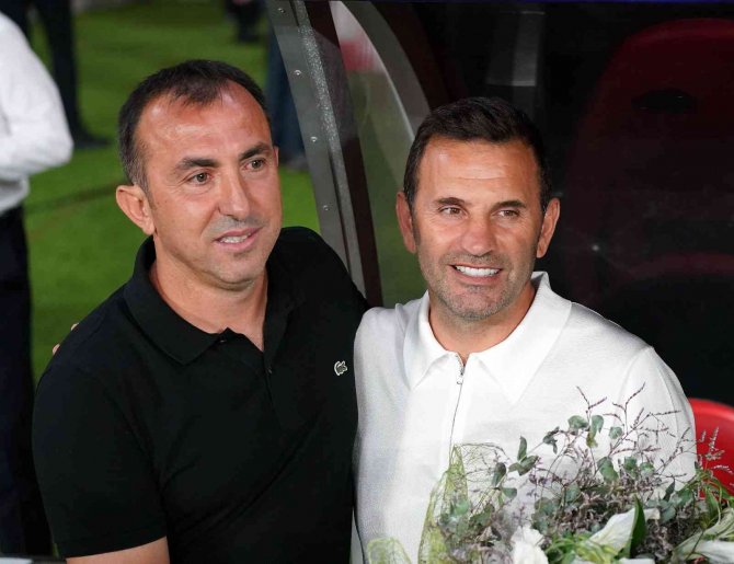 Spor Toto Süper Lig: Ümraniyespor: 0 - Galatasaray: 0 (Maç Devam Ediyor)
