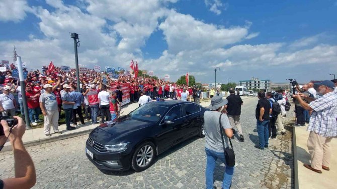 İ̇şçilerin Eyleminde Gergin Anlar