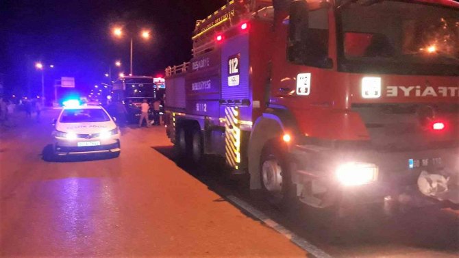 Yolcu Otobüsü Otomobile Çarptı: 2 Yaralı