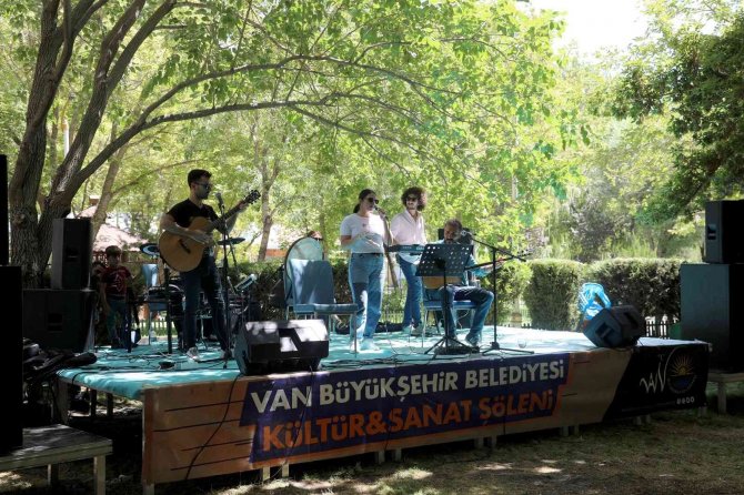 Van Büyükşehir Belediyesi Bedensel Engellileri Ve Ailelerini Ağırladı