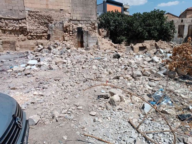 Bağımlıların Mesken Tuttuğu Metruk Binalar Yıkıldı