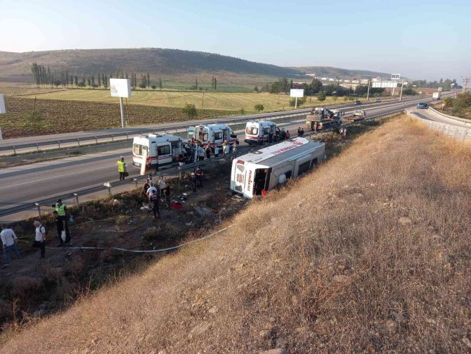 Asker Adaylarını Taşıyan Otobüs Devrildi: 30 Yaralı
