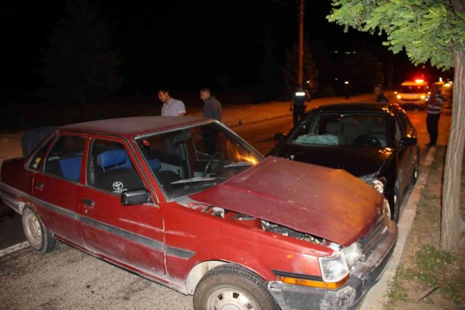 İ̇ki Otomobilin Çarpıştığı Kazada 1 Kişi Yaralandı