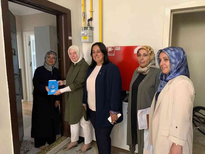Ak Kadınlar’dan Nilüfer’de Bir Günde 4 Bin Hane Ziyareti