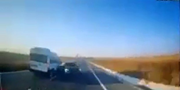 Arnavutköy’de Kaza Anı Güvenlik Kamerasında: 10 Yaralı