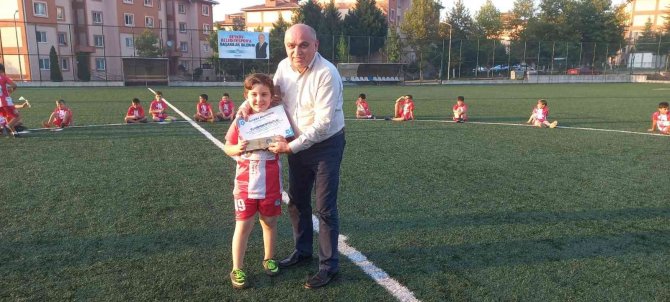 Sporcu Gençlere Başkandan Sürpriz Hediye