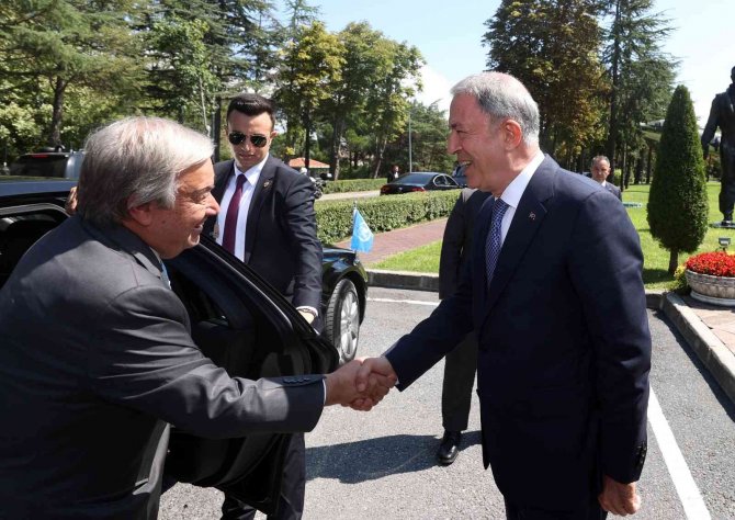 Milli Savunma Bakanı Akar Ve Bm Genel Sekreteri Guterres Müşterek Koordinasyon Merkezinde İncelemelerde Bulundu