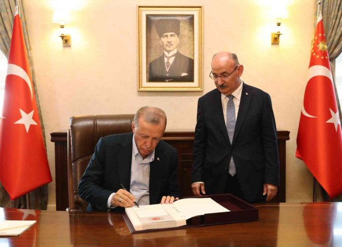 Cumhurbaşkanı Erdoğan, Manisa Büyükşehir Belediyesinin Açılışını Gerçekleştirdi