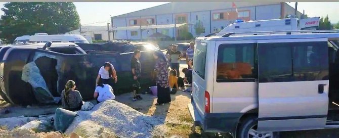 Minibüs İşçi Servisiyle Çarpıştı: 8 Yaralı