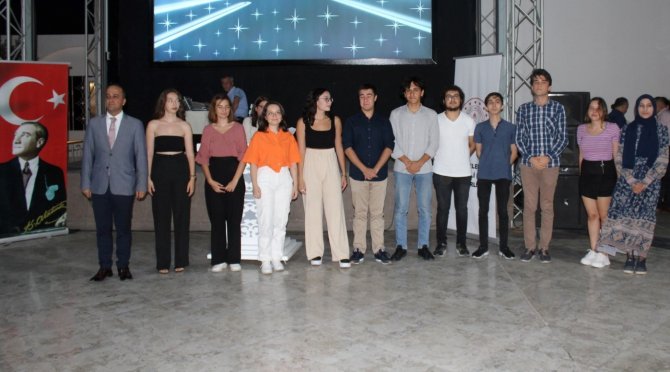 Efeler’de Yks’de Dereceye Giren Öğrenciler Ödüllendirildi