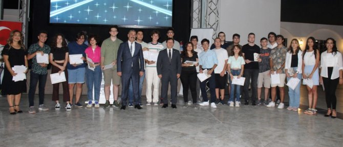 Efeler’de Yks’de Dereceye Giren Öğrenciler Ödüllendirildi