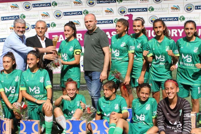 U17 Genç Kızlar Zafer Kupası Finalinde Altın Lig Kupası’nı Ümraniye Dudulluspor Kazandı