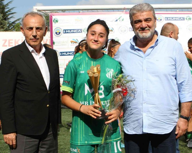U17 Genç Kızlar Zafer Kupası Finalinde Altın Lig Kupası’nı Ümraniye Dudulluspor Kazandı