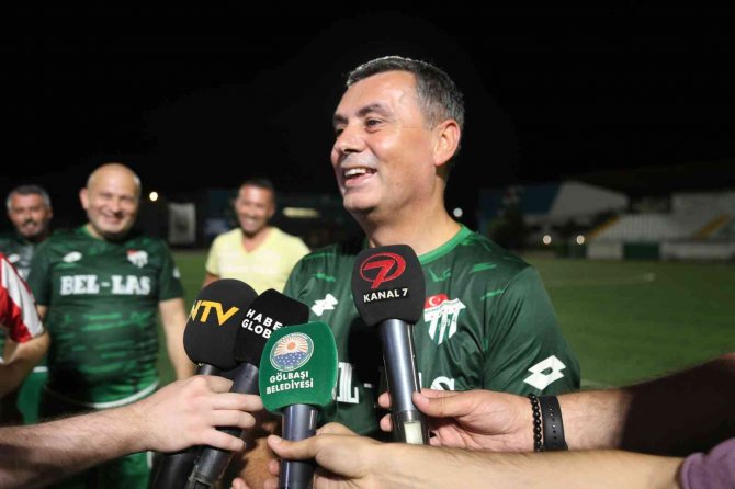 Gölbaşı Belediye Başkanı Şimşek, Basın Futbol Turnuvası’nın Açılış Maçını Yaptı
