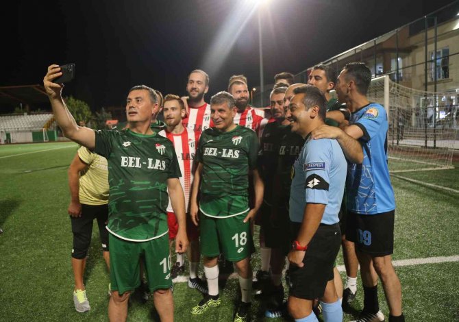 Gölbaşı Belediye Başkanı Şimşek, Basın Futbol Turnuvası’nın Açılış Maçını Yaptı