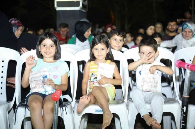 Bin Çocuk Hep Birlikte Açık Hava Sineması Keyfini Yaşadı