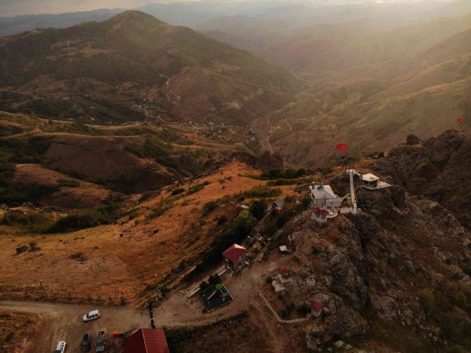 İ̇stanbul’un Stresinden Kurtulmak İçin Dağ Evinde Asma Köprüyle Seyir Terası Oluşturdu