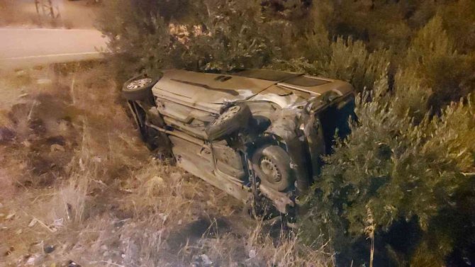 Hatay’da Arıza Nedeniyle Yolun Sağında Duran Araca Otomobil Çarptı: 3 Yaralı