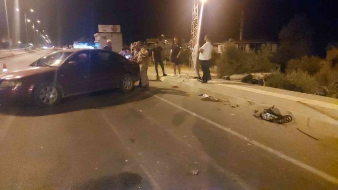 Hatay’da Arıza Nedeniyle Yolun Sağında Duran Araca Otomobil Çarptı: 3 Yaralı