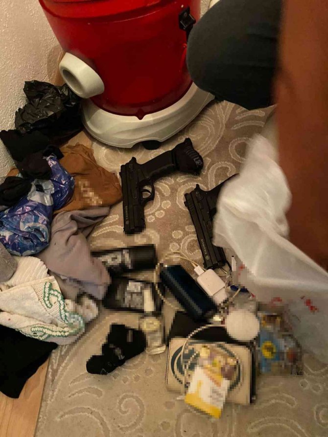 Emniyet Güçlerine Saldırı Hazırlığındaki 4 Terörist Hücre Evinde Kıskıvrak Yakalandı