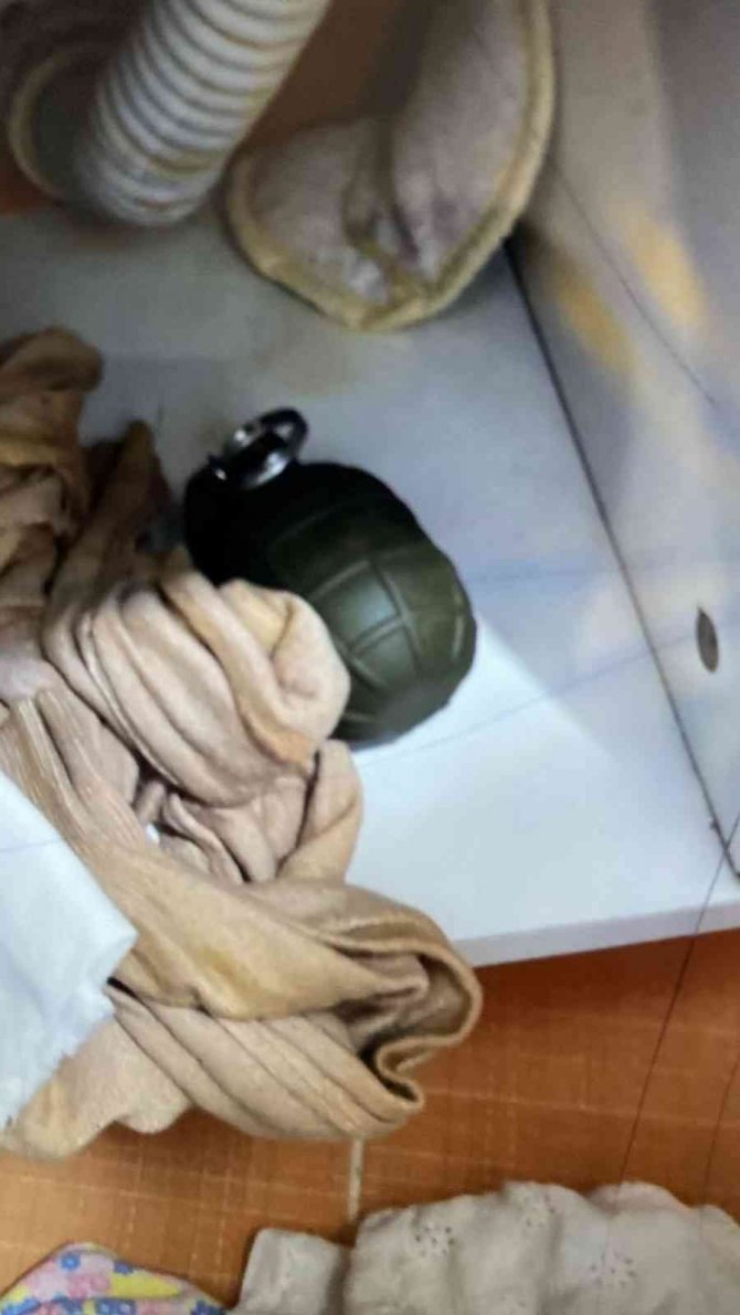 Emniyet Güçlerine Saldırı Hazırlığındaki 4 Terörist Hücre Evinde Kıskıvrak Yakalandı
