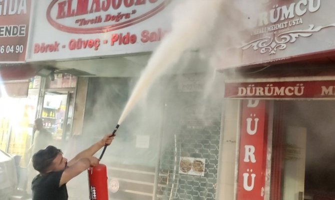 Sultangazi’de Korkutan Yangın