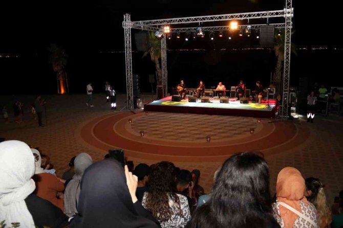 Göksel Baktagir, Darıca’da Müziğe Doyurdu